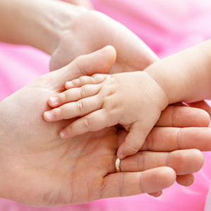 Baby massage techniques to help your baby to sleep and improve colic or constipation.